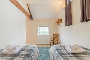 a bedroom with two beds and a chair at 2 Bed in Newark oc-91051 in Caunton