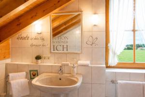 a bathroom with a sink and a window at Ferienwohnung Biechteler in Schwangau