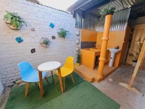 a table and two chairs sitting on a patio at Alojamiento Blankyta in Ahuachapán +68 photos