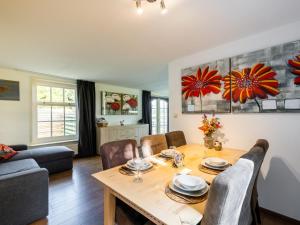 a living room with a wooden table and chairs at Limosa in Hippolytushoef