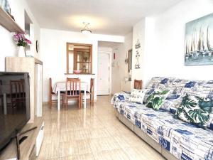 a living room with a couch and a table at Apartamento Trebol 2 in Oropesa del Mar