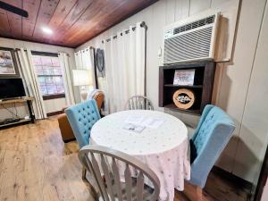 a dining room with a table and chairs at #09 - Large Lakeview One Bedroom- Pet Friendly in Hot Springs +27 photos
