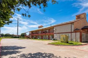 an empty street in front of a building at Garland Inn & Suites near Dallas TX in Garland