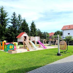 a park with a playground with a slide at Ogrzewane Domki u Kamili Sztutowo, Jacuzzi, plac zabaw, klimatyzacja, parking# 884#90#09#01 in Sztutowo