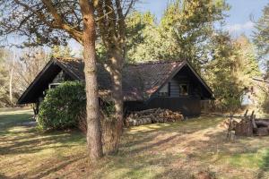 a house with a pile of logs in front of it at M404-Gedser-Frede-Buchsvej-3 in Gedser