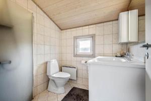 a bathroom with a toilet and a sink at C11216-Hemmet-Ildervej-5 in Hemmet +22 photos