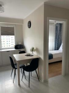 a room with a table and chairs and a bed at Apartament Rubinkowo in Toruń
