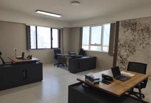 an office with two desks and two computers in it at مكتب للايجار in Ma‘ābīlah