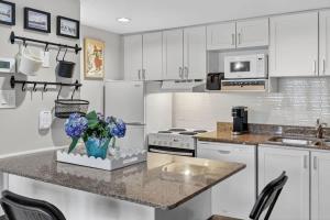 a kitchen with a counter with blue flowers on it at Blue Cave Escape - Pool Hot Tub & Shuttle in Blue Mountains