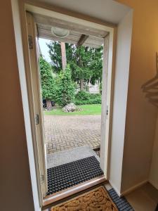 an open door with a view of a courtyard at 50 ruutmeetrit in Tallinn +4 photos
