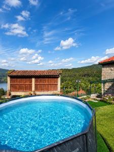 a swimming pool in the yard of a house at Lar do Pilís in Ourense