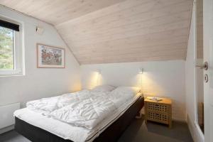 a bed in a small room with a window at 1056-Klegod-Lyngvejen-10 in Klegod