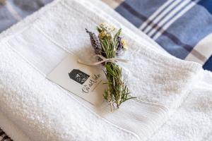 a white napkin with flowers on top of it at Ca' del Volo in Grezzana