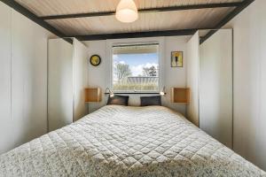 a bedroom with a bed and a window at C11704-Hemmet-Rylevaenget-33 in Hemmet