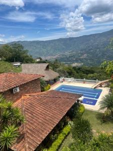 an aerial view of a house with a swimming pool at Finca Los Pony Girardota Antioquia in Girardota