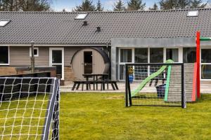 a house with a soccer goal in the yard at C11694-Hemmet-Klydevaenget-1 in Hemmet