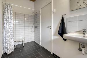 a white bathroom with a sink and a shower at C11694-Hemmet-Klydevaenget-1 in Hemmet +34 photos