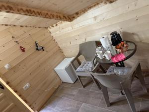 a small room with a table and chairs and a wall at Bungalow-Guest House Alpina in Vusanje