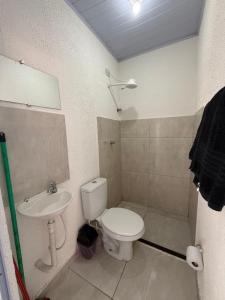a bathroom with a toilet and a sink at Lindo Apto Mobiliado, Smart TV - Caieras in Caieiras