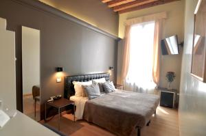 a bedroom with a bed and a window at Albergo al Tiepolo in Venice
