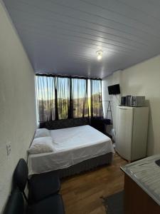a small bedroom with a bed and a window at Lindo Apto Mobiliado, Smart TV - Caieras in Caieiras +5 photos