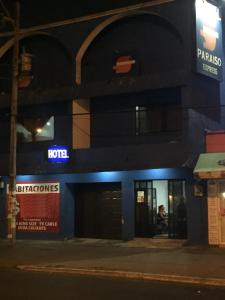 a hotel on the street at night at Hotel Paraiso Express in Veracruz