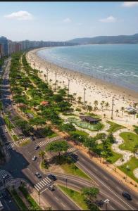 an aerial view of a beach and the ocean at Flat Alto Padrão Quadra da Praia in Santos