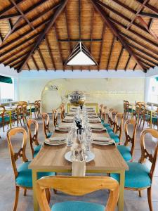 a long dining room with a long table and chairs at Hotel Guane in Bucaramanga