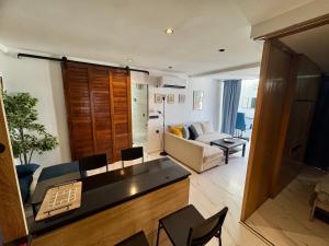 a living room with a couch and a table at Magnifique appartement Bahia Smir Fnideq Mdiq nord in Fnidek