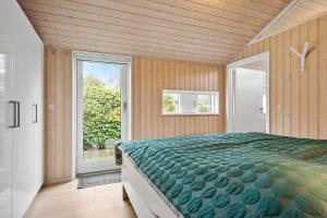 a bedroom with a large bed and a window at 30040-Beder-Hogevaenget-27 in Beder