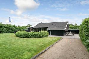 a house with a picnic table in a yard at C11761-Hemmet-Sydmarken-27 in Falen