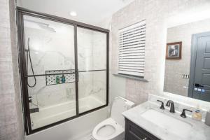 a bathroom with a shower and a toilet and a sink at Spacious Dawsonville 4 bedrooms with 8 beds Sleeps 10 for Work crews and Large groups of friends and families in Dawsonville