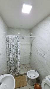 a bathroom with a shower and a toilet and a sink at Hermosos monoambientes a estrenar in Comodoro Rivadavia