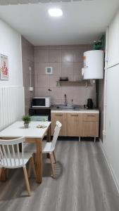 a kitchen with a table and chairs and a sink at Hermosos monoambientes a estrenar in Comodoro Rivadavia +5 photos