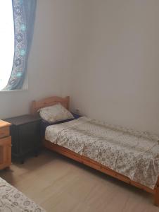 a small bedroom with two beds and a table at Morgan Appartements in Hammam Sousse