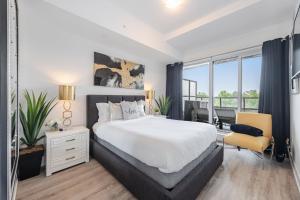 a bedroom with a large white bed and a desk at Waterfront Luxury Condo in Toronto +19 photos