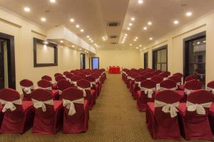 Khu vực ghế ngồi tại Tuki Resort Pokhara +37 ảnh