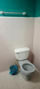 a bathroom with a white toilet in a room at Pilatos in Ocosingo