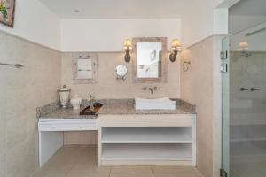 a bathroom with a sink and a shower at Hotel Panamonte in Boquete +147 photos