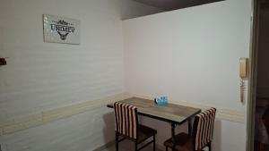 a small table with two chairs and a sign on the wall at Alto Unimev II in Guaymallen