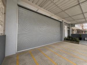 a garage with a large metal garage door at HOTEL ELITE in Cali