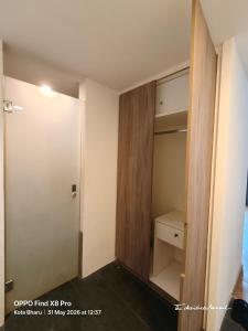 a room with a closet with a wooden door at SF Roomstay Tunjong in Kota Bharu +18 photos