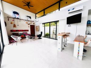 a living room with a flat screen tv on the wall at VILLA 3 CHAMBRES a partager in Nathon Bay