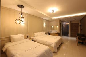 Postel nebo postele na pokoji v ubytování Le Idea Hotel Busan Station
