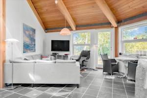 a living room with a white couch and chairs at FY144-Middelfart-Vegavej-40 in Middelfart