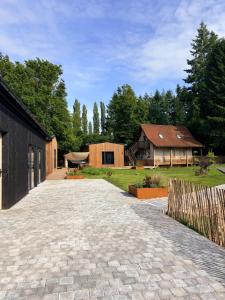 a brick driveway leading to a house at Sillage in Machiel