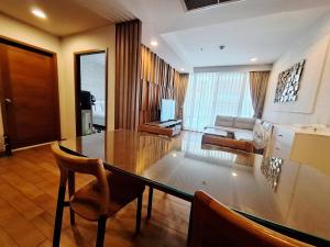 a living room with a glass table and a couch at บ้านแสนสุขคอนโดติดทะเล By Nichahome in Hua Hin