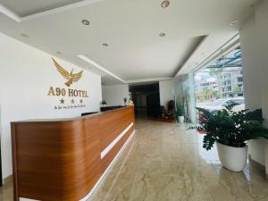 a lobby with aoya honolulu sign on the wall at A90 HOTEl2 in Nhật Tựu
