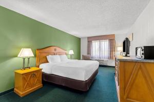 a hotel room with a bed and a television at Quality Inn Evanston near Wyoming Downs in Evanston +30 photos