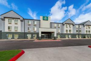 a large building with a parking lot in front of it at Quality Inn Laredo - Nuevo Laredo in Laredo